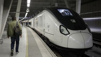 Un tren Avril en la estacin de Urzaiz, en Vigo (foto de archivo)