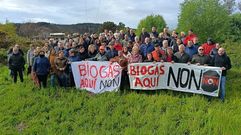 Vecinos de la zona se reunieron ayer junto a la finca con dos diputados del BNG, y otros representantes pol�ticos y sociales, para mostrar su rechazo al proyecto