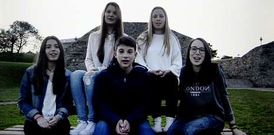 Os cinco alumnos ribadenses que interve�en no v�deo, nunha imaxe captada de �Eu digo�.