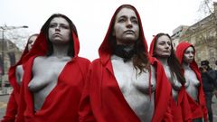 Mujeres vestidas como Marianne, el s�mbolo de la libertad en la rep�blica francesa