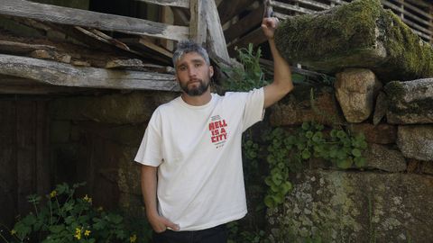 O actor descansa entre proxectos nunha aldea próxima á cidade de Ourense.