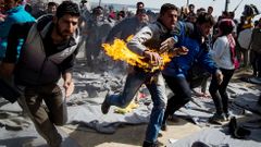 Un refugiado de Idomeni se quema a la bonzo