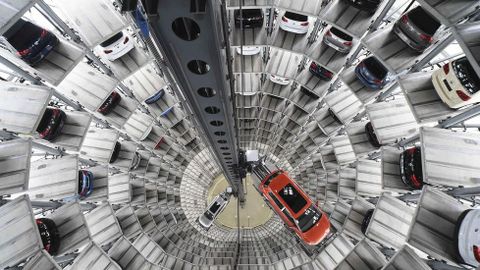 Varios coches en la f�brica de Volkswagen en Alemania. 
