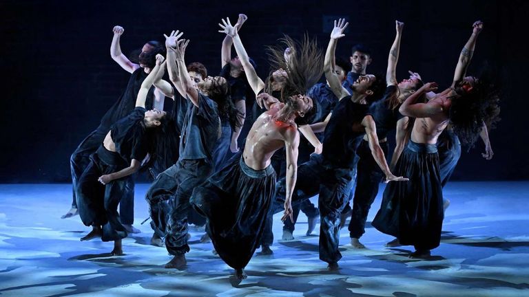 Espect&aacute;culo  El vac&iacute;o , que podr&aacute; verse por primera vez en Espa&ntilde;a dirigido por Julio C&eacute;sar Iglesias y protagonizado por la Compa&ntilde;&iacute;a Colombiana de Danza Contempor&aacute;nea