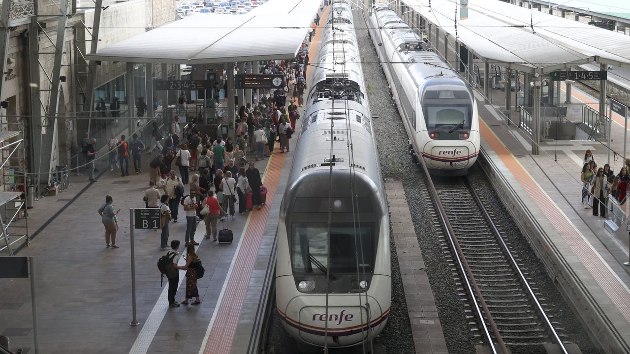 Cinco de los siete trenes diarios de Vigo a Madrid tendrán parada obligada en Santiago