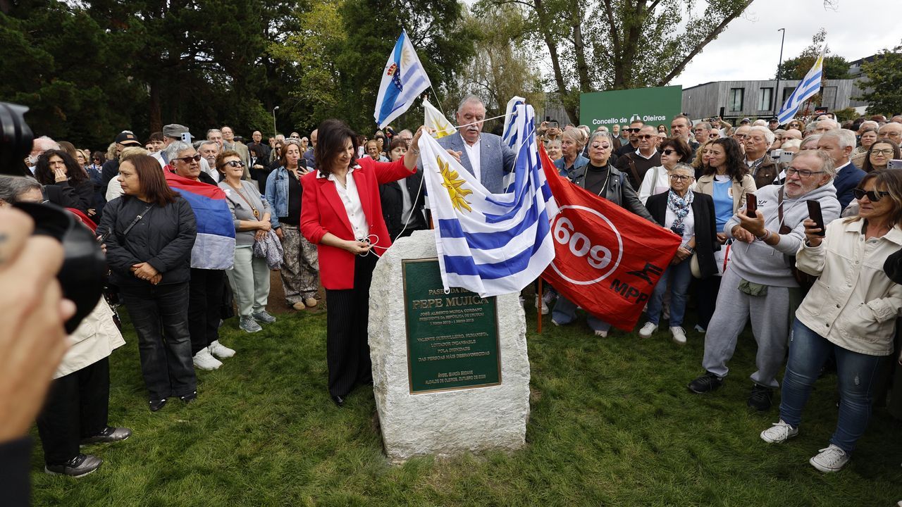 Pepe Mújica ya forma parte de la historia de Oleiros con su paseo homenaje en O Paraíso