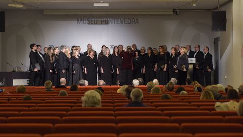 A Sociedade Coral Polif�nica de Pontevedra pechou o acto cun pequeno recital no Museo de Pontevedra