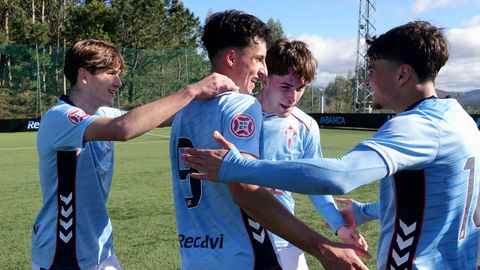 Los jugadores del Celta Juvenil A celebran un gol en el cruce de Copa frente al Villarreal.