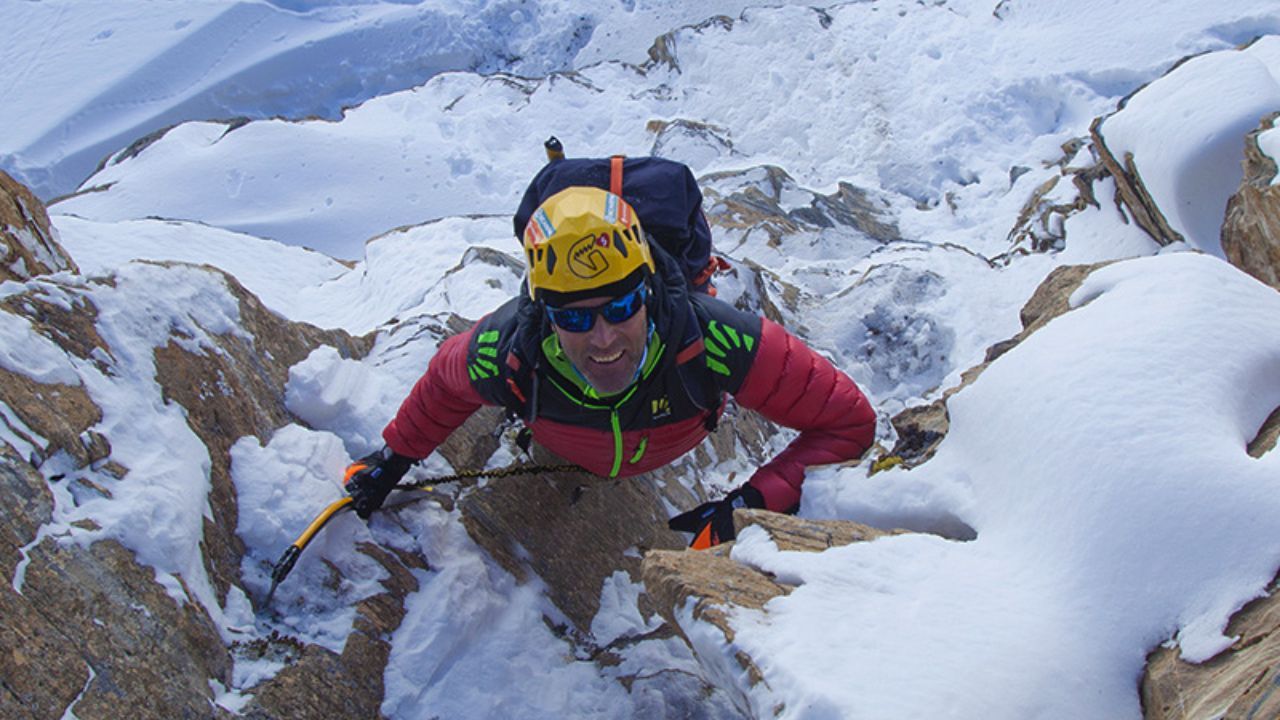 Un alpinista italiano, acusado de manipular una fotografía de un asturiano para atribuirse los 14 ochomiles