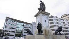 Los juzgados de Lugo y la fuente de la Praza de Avil�s