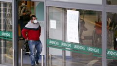 Entrada del servicio de urgencias del Hospital Montecelo, en Pontevedra