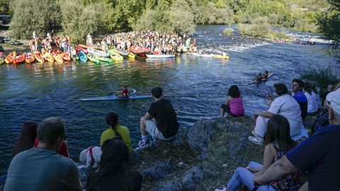 Fiesta de la piragua en O Barco.El Descenso do Sil capt a ms de 200 palistas y a numeroso pblico