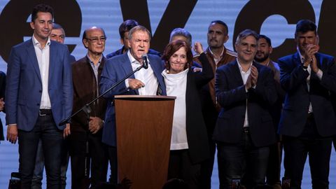 El gobernador de C�rdoba, Juan Schiaretti, celebrando su reelecci�n tras los comicios del domingo