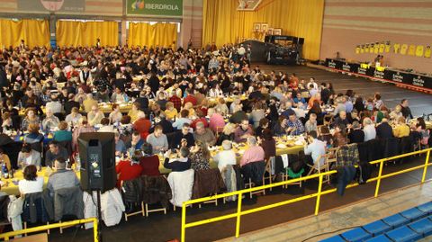 Codillo.M�s de 1.050 comensales se citaron en la Festa do Codillo