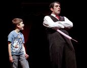 El ilusionista argentino Adrin Conde llen el auditorio.