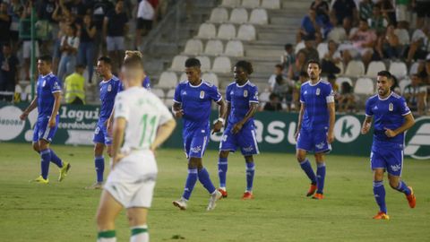 Los jugadores del Oviedo celebran uno de los goles al Crdoba