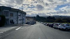 Carretera junto al centro de salud de Cambre, de donde partir�an los nuevos viales.