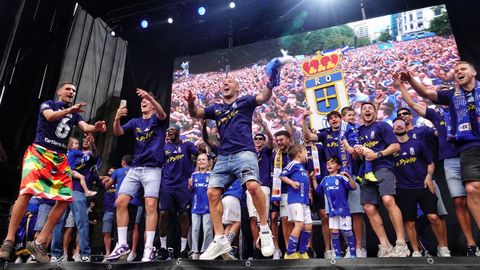 Varios jugadores del Real Oviedo durante la celebraci�n del ascenso a Primera Divisi�n del Real Oviedo