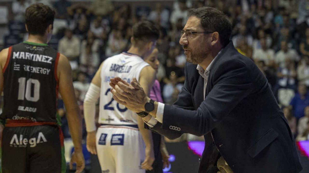 Lolo Encinas, entrenador del Cantabria: «Ante el Obradoiro fue clave nuestra defensa en el tercer cuarto»
