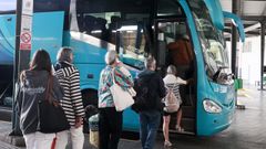 Viajeros en la estaci�n de autob�s de Lugo, en una imagen de archivo