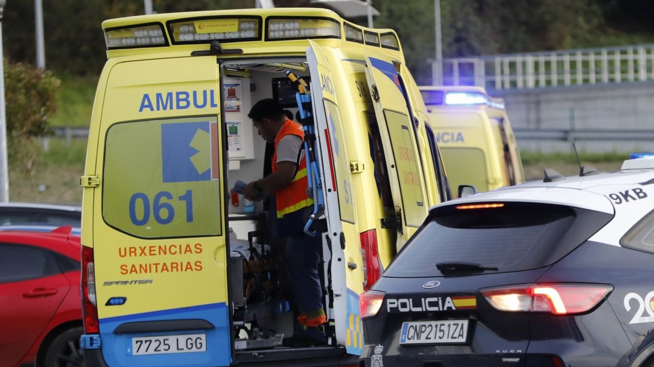 Una herida al salirse de vía en Cervo y también otro conductor tras subir por una rotonda en Burela y salir del vial