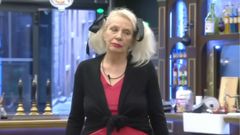 Angela Bowie, momentos despu�s de conocer la muerte de su exmarido