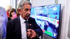 El presidente de Cantabria, durante la noche electoral