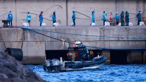 Pasajeros del Hondius desembarcando en Granadilla de Abona
