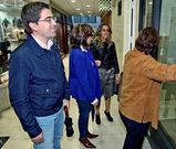 Biempica, en el centro, ha reclamado los atrasos del sueldo que perdi� como concejala.