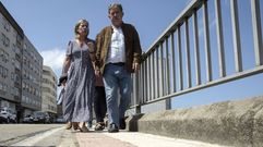 Ethel V�zquez y Miguel Anxo Fern�ndez Lores comprobaron ayer el estrecho espacio actual para aceras en Estribela