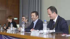 Ana Otero, directora del Instituto Martimo Pesqueiro do Atlntico, Antonio Basanta, director de Pesca en la Consellera do Mar,que encabeza Alfonso Villares, acompaados ambos por Carlos Botana, presidente del Puerto de Vigo, en la jornada del Clster do Naval Galego celebrada ayer en Vigo