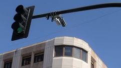 Una parte de las c�maras, como estas en el cruce entre la calle Cardenal y la avenida de Galicia, est�n instaladas en los sem�foros