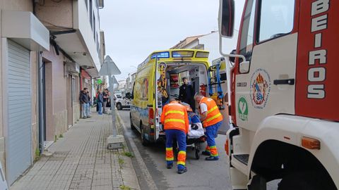 El hombre fue trasladado en ambulancia al hospital comarcal.