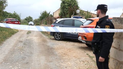 Zona acordonada y prxima a la vivienda donde se habra producido el homicidio doble, en el trmino municipal de Manacor (Mallorca).