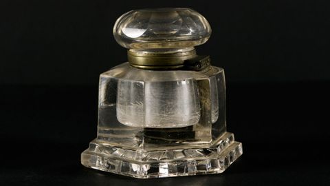 Un tintero utilizado por el pintor Aurelio Su�rez