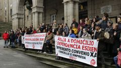 Las trabajadoras del servicio de ayuda a domicilio, en una protesta antes de declararse el estado de alarma