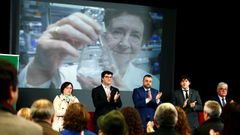 El presidente del Principado de Asturias, Adri�n Barb�n (c), asiste al homenaje p�stumo a la cient�fica Margarita Salas, organizado este mi�rcoles por la Consejer�a de Ciencia, Innovaci�n y Universidad en colaboraci�n con el Ayuntamiento de Vald�s.
