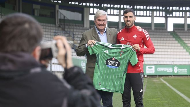 Manuel Ansede y Fabio Gonz&aacute;lez en la presentaci&oacute;n del jugador