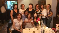 <span lang= gl >Na foto, de p� e de esquerda a dereita: Sonia Otero, Susi Balseiro, Susana Barcia, Herminia Pernas, Isabel Espi�a e Paz Campo. Sentadas, de esquerda a dereita:�Juana Insua, N�lida Caz�s, Nelita Iglesias e Aurelia Balseiro</span>