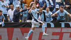Ferran Jutgl�, celebrando uno de sus dos goles ante el Levante, que no sirvieron al Celta para puntuar.