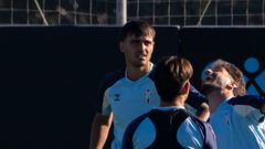 Miguel Rom�n, en un entrenamiento del Celta.