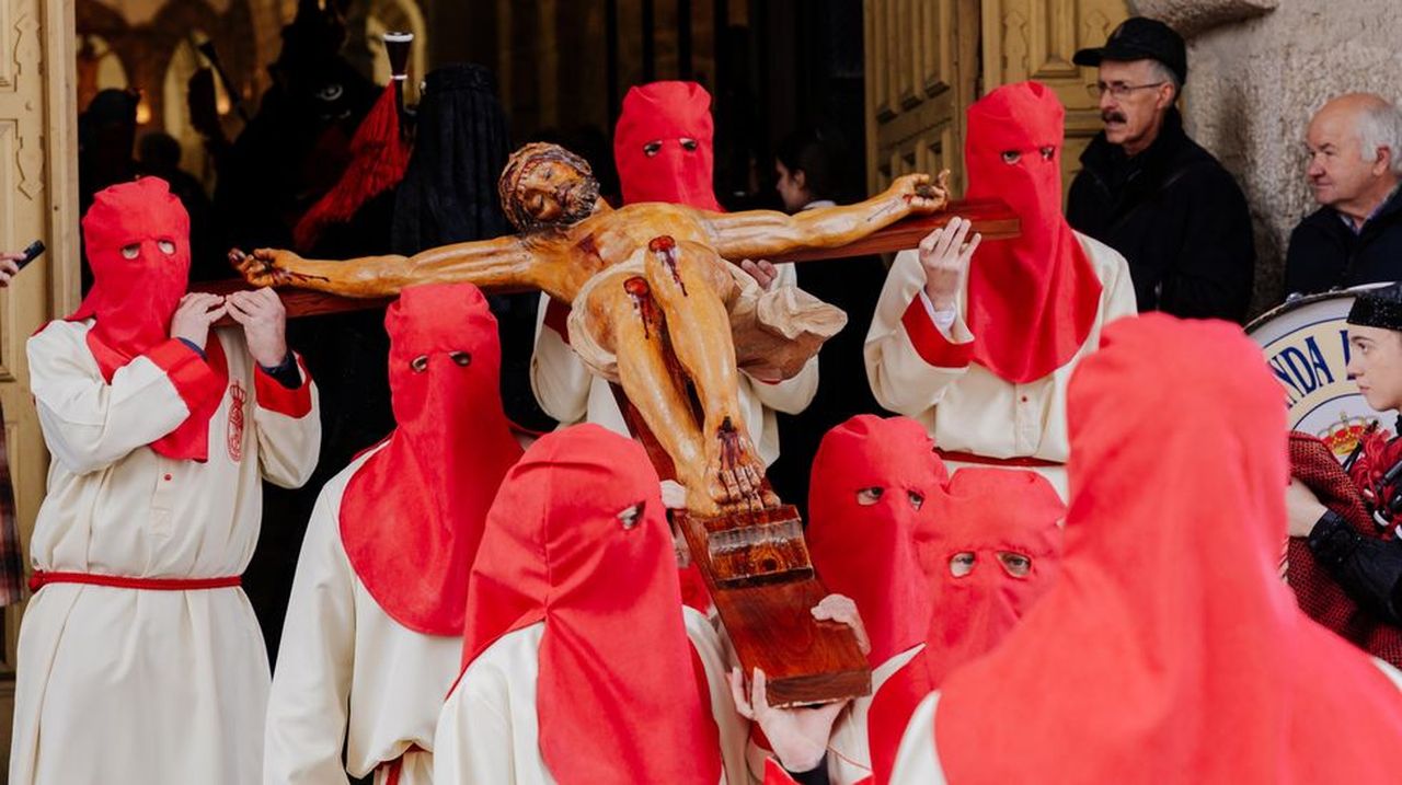 Gayoso dará el pregón de la primera Semana Santa de O Carballiño como fiesta de interés turístico de Galicia