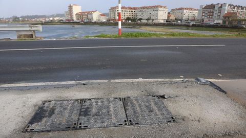 Los operarios levantaron parte de la v�a para ejecutar las reparaciones