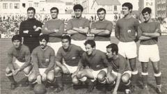 Somaza es el cuarto, contando desde la izquierda, en los jugadores que est�n de pie.