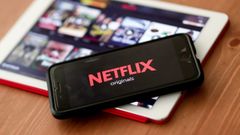 Dos dispositivos conectados a la plataforma Netflix