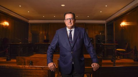 Jacinto Jos� P�rez Ben�tez, presidente de la Audiencia de Pontevedra, en una de las salas de este tribunal.