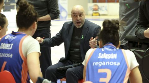 Lino L�pez, entrenador del Baxi Ferrol