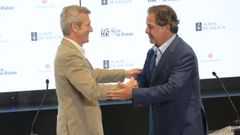 Alfonso Rueda�e Ignacio Rivera, durante la firma del acuerdo de colaboraci�n de Hijos de Rivera con el Xacobeo 2027