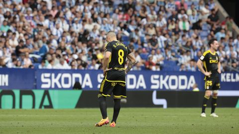 El centrocampista del Oviedo Santi Cazorla durante el partido de vuelta de la final por el ascenso a LaLiga EA Sports ante el Espanyol, este domingo en el Stage Front Stadium de Cornell de Llobregat (Barcelona)