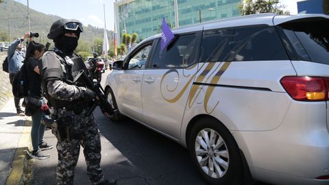 Fotograf�a de la carroza f�nebre en el cual es trasladado el cuerpo del candidato presidencial Fernando Villavicencio desde a la morgue del Servicio Nacional de Ciencias Forenses y hacia una funeraria el 10 de agosto del 2023 en Quito (Ecuador).